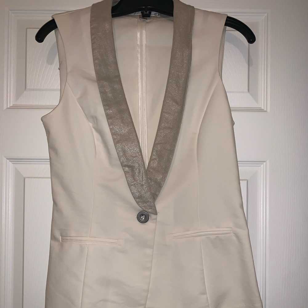 Dynamite Sleeveless Blazer